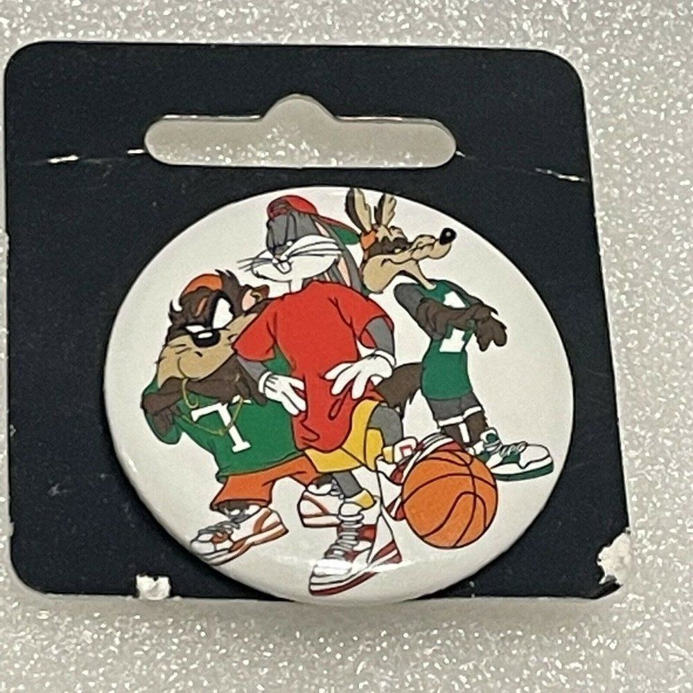 Vtg 1993 Bugs Bunny Taz Coyote Promo Movie Pin Back Button Badge Looney Tunes